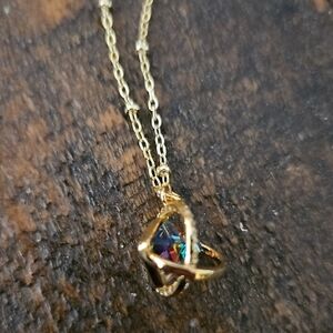 Gold Twisted Pendant Necklace